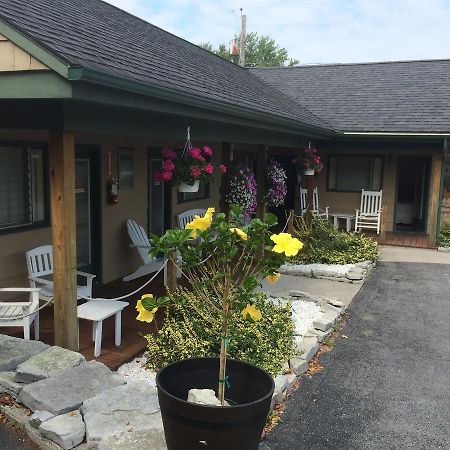 Wooden Boat Inn Clayton Exterior photo